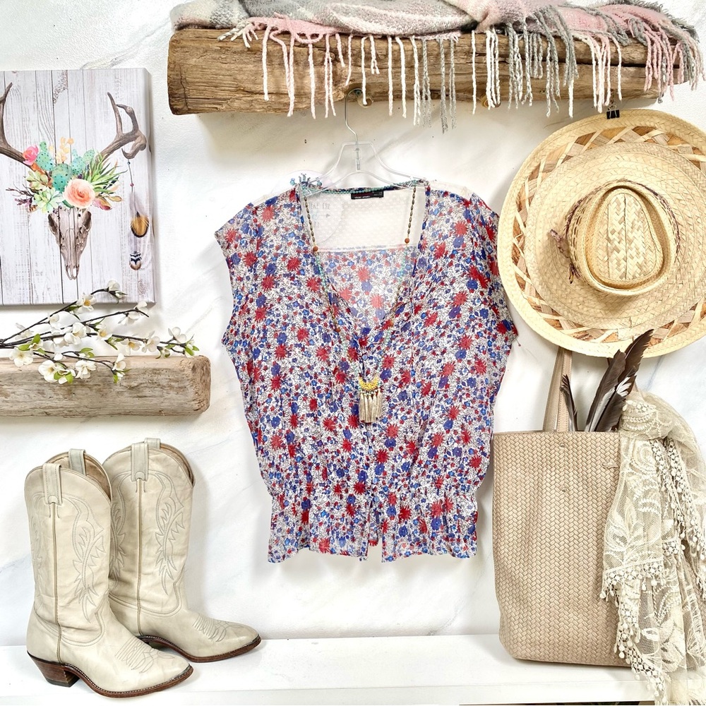 Sweet delicate floral airy boho blouse/cover up w prairie cottage core vibe